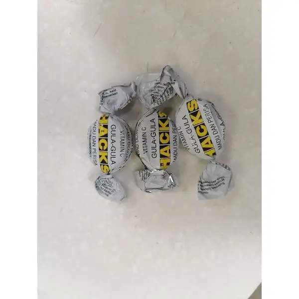 a9ceacfee342a2d6056a5789737ff41f.webp Halls Lemon Candy, 3pcs