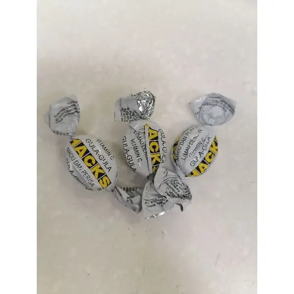 d82ddca2dc4bdcf2ee51a5d38b3d45e8.webp Halls Lemon Candy, 3pcs